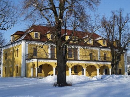 Kastiel Lucivna Hotel Екстериор снимка