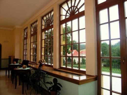 Kastiel Lucivna Hotel Екстериор снимка