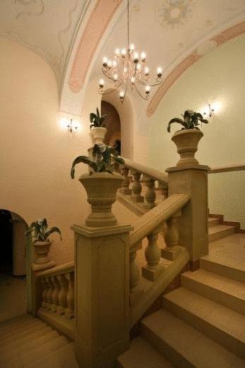 Kastiel Lucivna Hotel Екстериор снимка