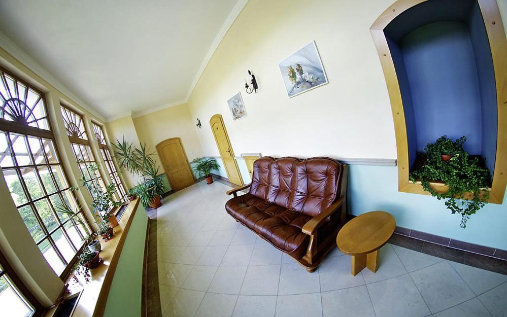 Kastiel Lucivna Hotel Екстериор снимка