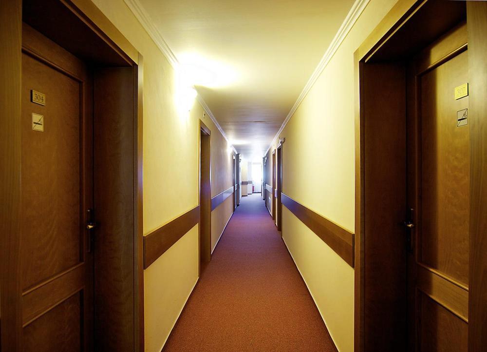Kastiel Lucivna Hotel Екстериор снимка