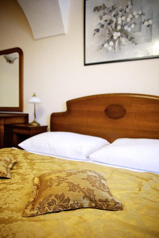 Kastiel Lucivna Hotel Екстериор снимка