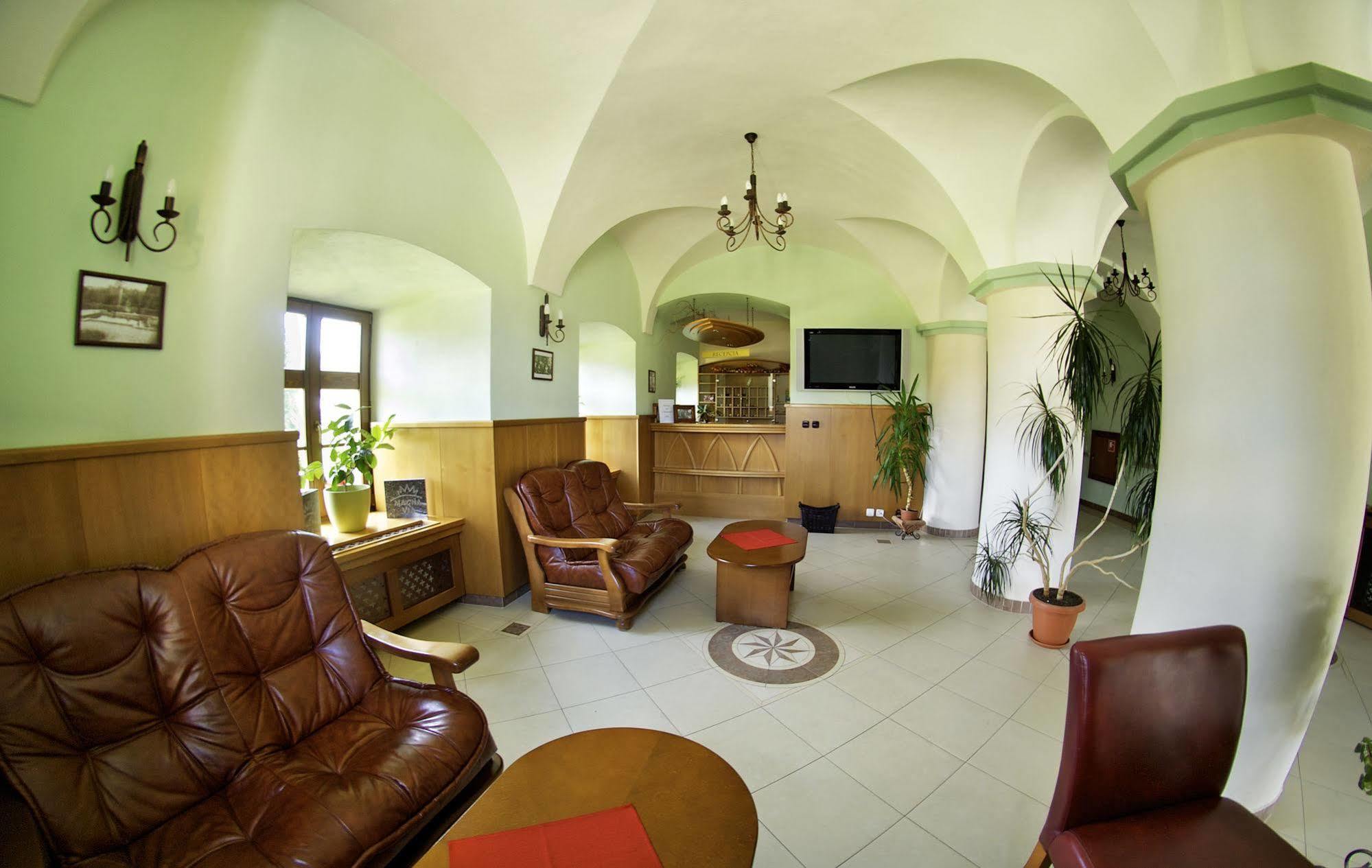 Kastiel Lucivna Hotel Екстериор снимка