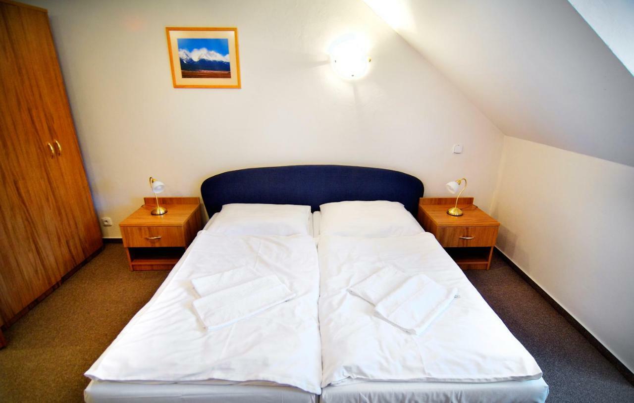Kastiel Lucivna Hotel Екстериор снимка